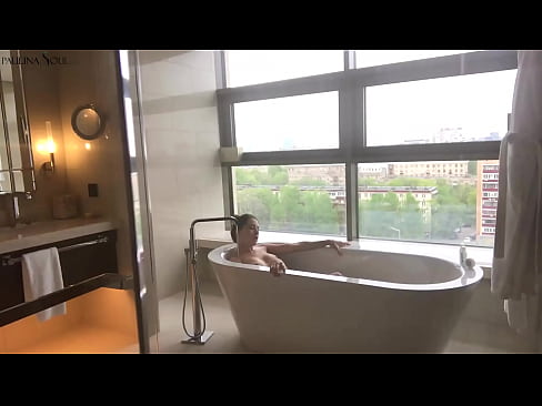❤️ 巨大的宝贝 激情地在浴室里撸起了她的阴部 Russian porn❌❤